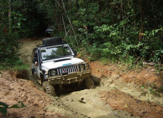 Wyciągarka do samochodu terenowego – niezbędne wyposażenie miłośnika off-roadu Wyciągarka do samochodu terenowego