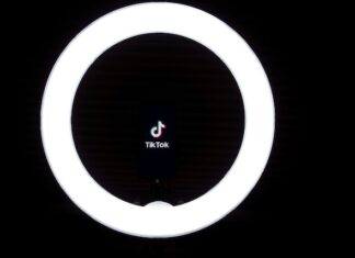 Jak TikTok wpłynął na branżę mody? Jak TikTok wpłynął na branżę mody