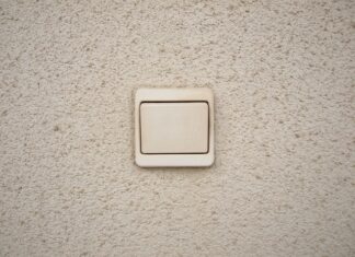 Czy można podłączyć włącznik schodowy jako zwykły?