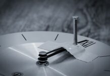 Jak przykleić nowe płytki na stare? Jak przykleić nowe płytki na stare?