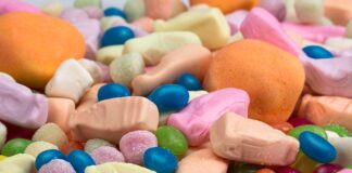 Ile pianki wokół okna?