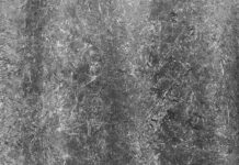 Czym wyrównać beton pod płytki?