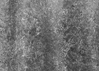 Czym wyrównać beton pod płytki?