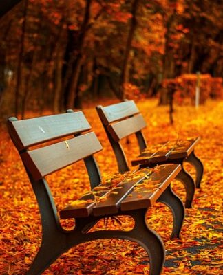 Jak powinno się siedzieć na kanapie?