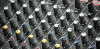 Którą stroną założyć tarcze do szlifierki?