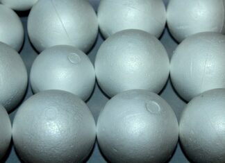 Czym zaciągnąć styropian?