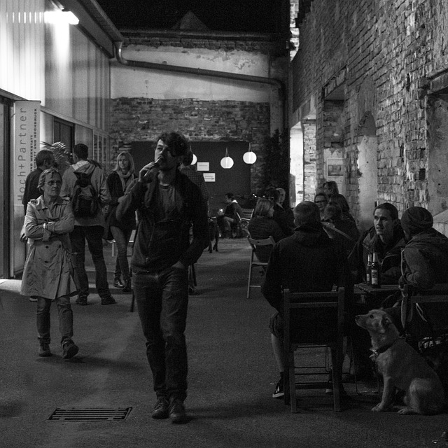 Jakie rodzaje tapet nie wymagają nasączania klejem? Jakie rodzaje tapet nie wymagają nasączania klejem?