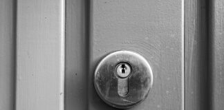 Ile kołków do styropianu na m2?