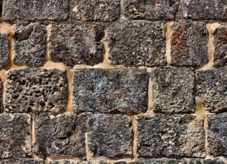 Z czego się muruje komin? Z czego się muruje komin?