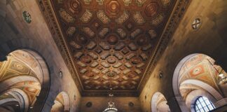 Ile sufit nad oknem?