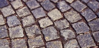 Jak układać bruk klinkierowy?