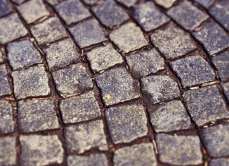 Jak układać bruk klinkierowy?