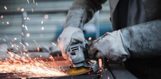 Czy szlifierką kątową można ciąć metal?