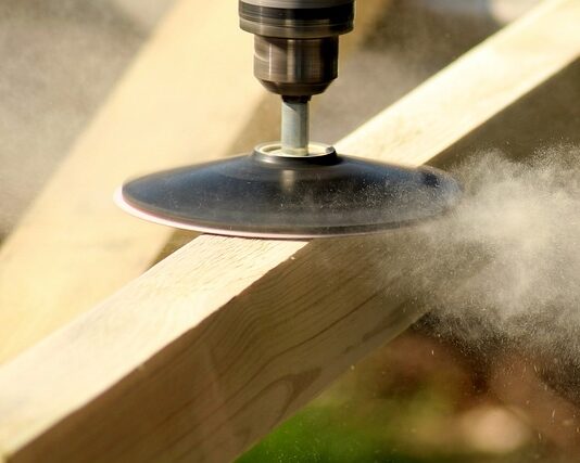 Jak szlifować drewno wiertarka?