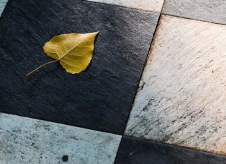 Po jakim czasie można kłaść płytki na posadzkę?