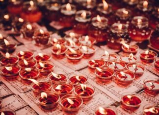 Po której stronie znajduje się światło cofania?