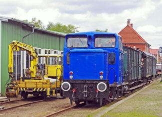 Czym skleić 2 kawałki styropianu?