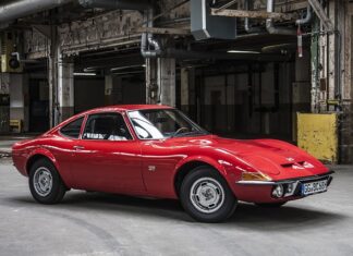 Ile świateł cofania ma opel astra j?