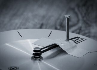 Czym najlepiej przykleić styropian do styropianu?