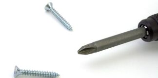 Jak odkręcić mocno zapieczoną śrubę?