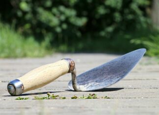 Jak rozpoznać szpachlę na samochodzie bez miernika? Jak rozpoznać szpachlę na samochodzie bez miernika?