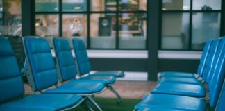 Jak się siedzi na krześle?