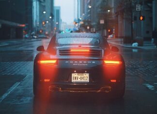 Kto jeździ porsche?