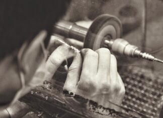 Ile kosztuje polerowanie lamp w samochodzie? Ile kosztuje polerowanie lamp w samochodzie?