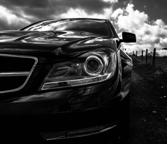 Czym się różni ksenon od soczewki?