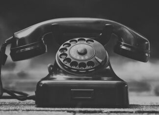 Jak podłączyć telefon do Mitsubishi Lancer?