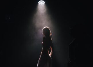 Jak Uszczelnić pęknięty reflektor?