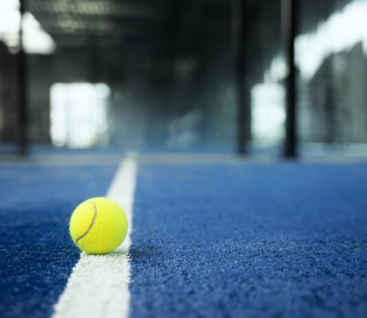 Jakie są różnice między kortami twardymi a ziemnymi